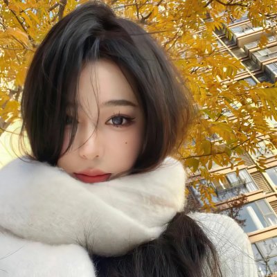 挥著翅膀的女孩